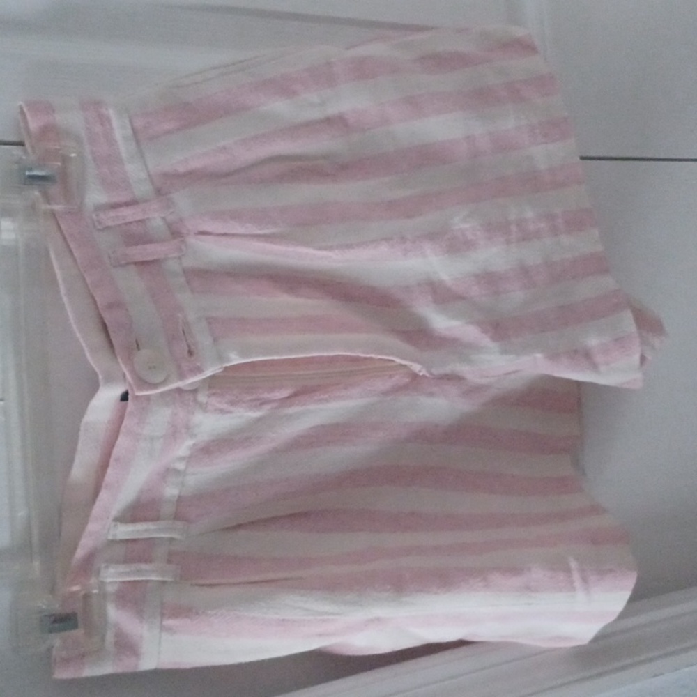 Zara shorts pink and white size M
